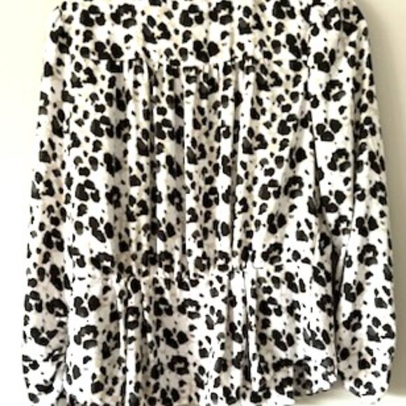 Barely Worn- Cabi Rosette Blouse #5898 Black White Neutral Small - Picture 10 of 10